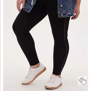 Torrid Black Studded Leggings NWOT 🖤